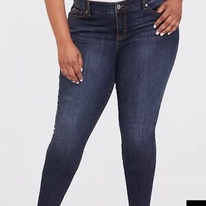 TORRID  SZ 22R Vintage Stretch Skinny Medium Wash Jeans